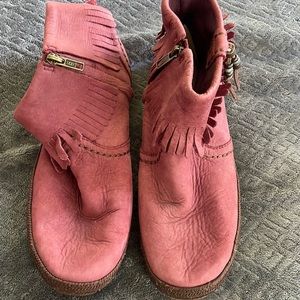 Ugg - booties